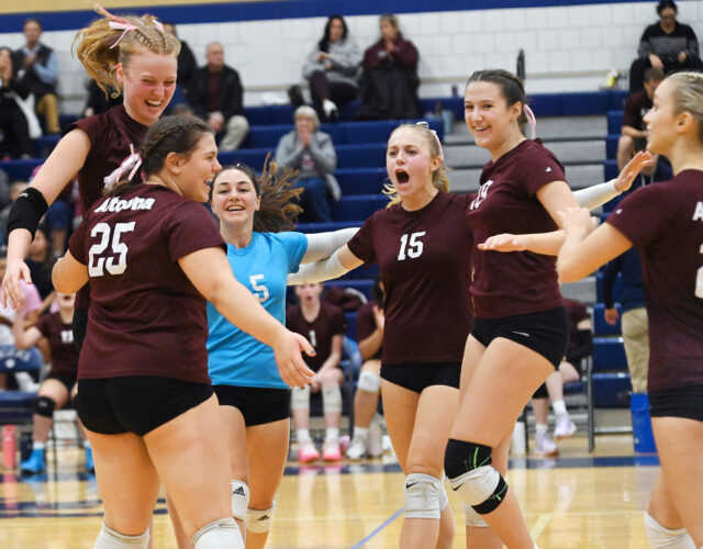 Altoona defeats rival Tigers